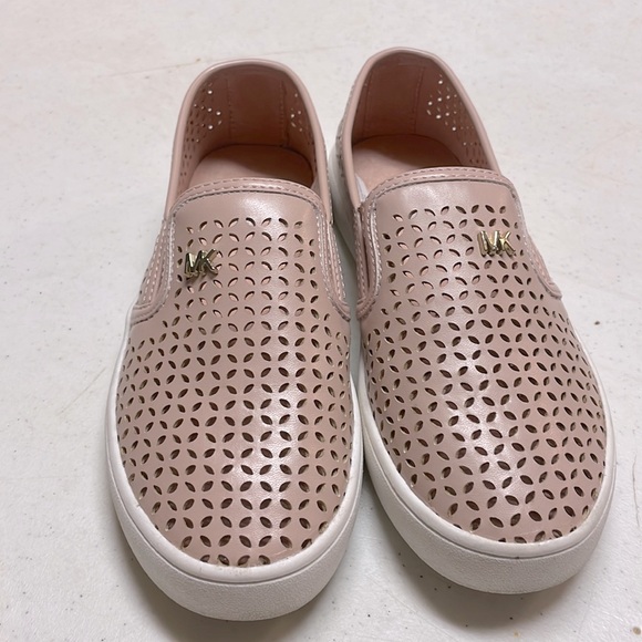 ๐HP๐Michael Kors Jem Olivia Blush Colored Laser Cut Loafers - Picture 2 of 12